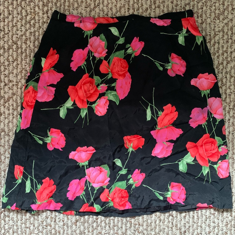 Black skirt with floral print